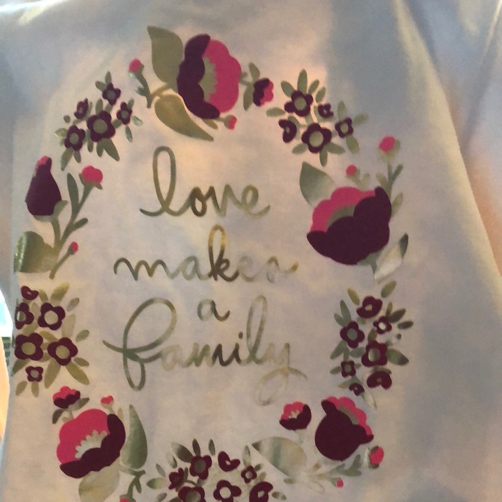 Girl’s Long sleeve top has beautiful logo “love makes family”